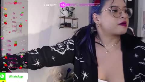 Snapshot of molly_shake chatting on January 17, 3:23 am Molly online show from January 17, 3:23 am