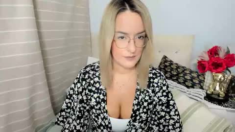 Snapshot of mollycrazy chatting on September 11, 5:19 am MollyCrazy online show from September 11, 5:19 am