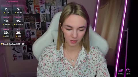 Snapshot of mollydevonn chatting on September 12, 1:28 am Molly online show from September 12, 1:28 am