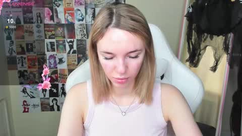 Snapshot of mollydevonn chatting on November 1, 8:51 am Molly online show from November 1, 8:51 am