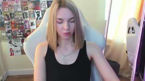 Snapshot of mollydevonn chatting on September 26, 1:25 am Molly online show from September 26, 1:25 am