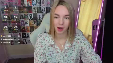 Snapshot of mollydevonn chatting on September 13, 1:35 am Molly online show from September 13, 1:35 am