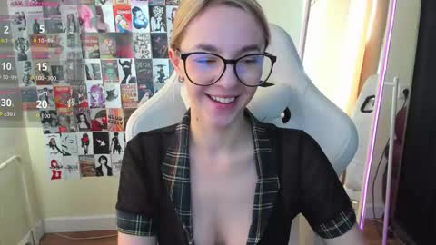 Snapshot of mollydevonn chatting on September 19, 1:37 am Molly online show from September 19, 1:37 am