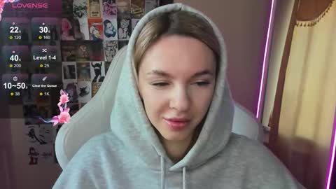 Snapshot of mollydevonn chatting on October 25, 2:08 am Molly online show from October 25, 2:08 am