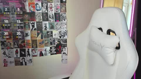 Snapshot of mollydevonn chatting on October 8, 1:54 am Molly online show from October 8, 1:54 am