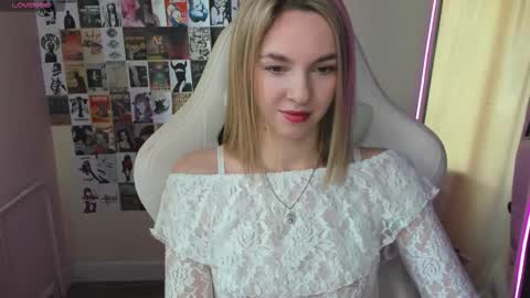 Snapshot of mollydevonn chatting on September 30, 1:22 am Molly online show from September 30, 1:22 am