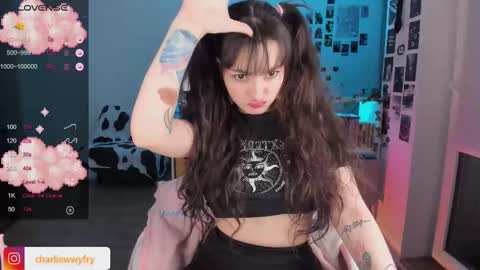 mollydoorsis online show from February 7, 5:40 pm