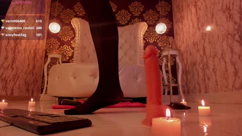 Snapshot of mollyevanss1 chatting on February 2, 4:59 am Molly Evanss online show from February 2, 4:59 am