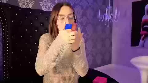 Snapshot of mollyevanss1 chatting on September 15, 1:52 pm Molly Evanss online show from September 15, 1:52 pm