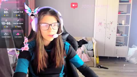  KIRA  online show from October 16, 5:10 am