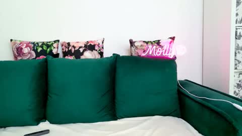 Molly online show from September 15, 6:32 am