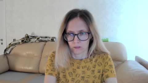 AngelMomm online show from March 10, 7:55 am