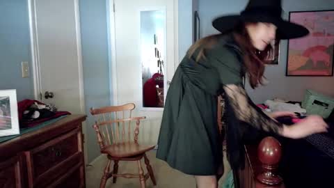 Goddess L online show from October 31, 3:38 pm