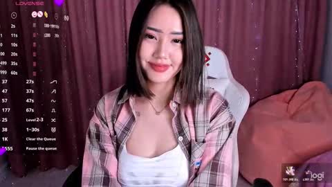 Snapshot of momo_ayase chatting on October 22, 2:22 pm momo online show from October 22, 2:22 pm