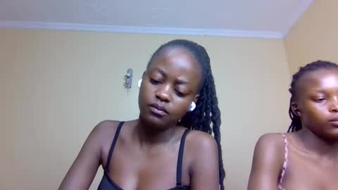 Snapshot of mona_luv1 chatting on October 31, 2:13 am Mona online show from October 31, 2:13 am