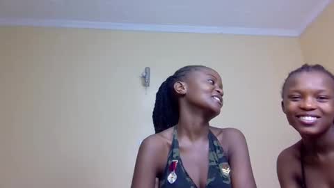 Snapshot of mona_luv1 chatting on October 10, 1:54 am Mona online show from October 10, 1:54 am