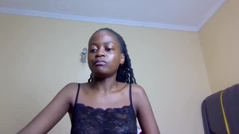 Snapshot of mona_luv1 chatting on October 29, 1:43 am Mona online show from October 29, 1:43 am