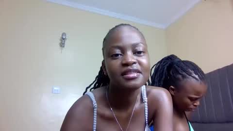 Snapshot of mona_luv1 chatting on October 22, 8:19 am Mona online show from October 22, 8:19 am