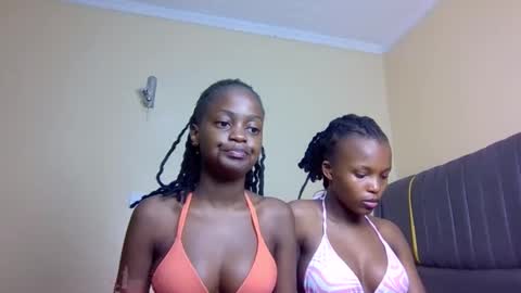 Snapshot of mona_luv1 chatting on October 20, 8:17 am Mona online show from October 20, 8:17 am