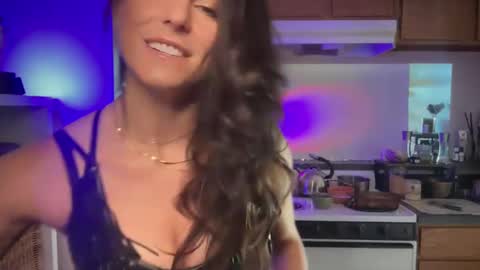 Snapshot of monalisa169 chatting on December 6, 10:29 pm Mona online show from December 6, 10:29 pm