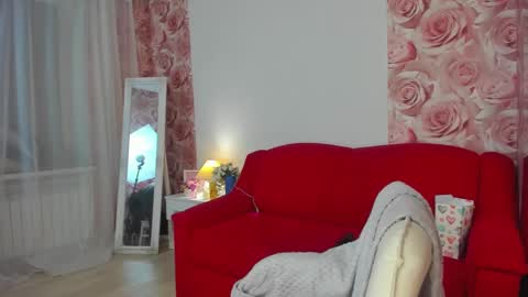 Monica online show from December 6, 7:10 am
