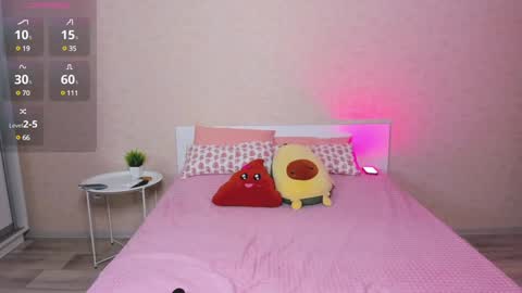 Monica online show from December 4, 9:35 pm