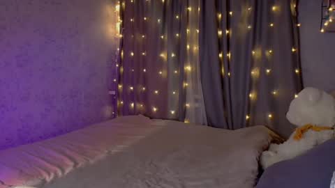 Monica online show from December 4, 9:24 pm