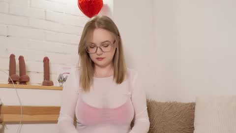 Snapshot of monicaasis chatting on February 13, 6:05 pm monicaasis online show from February 13, 6:05 pm