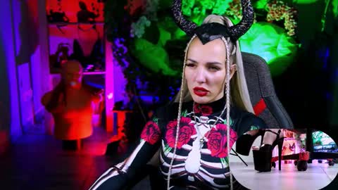 Snapshot of monicamaxwel chatting on October 31, 11:47 am Monika online show from October 31, 11:47 am