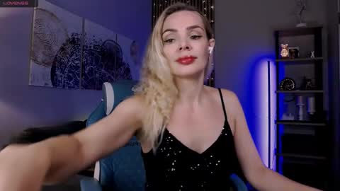 monicharm online show from September 14, 1:31 pm
