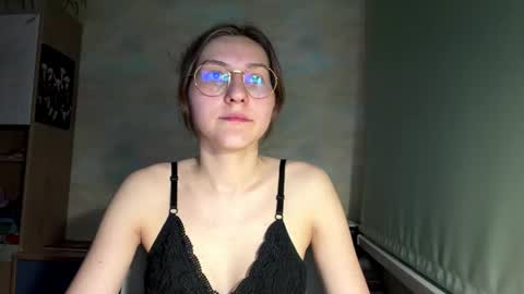 Mia online show from June 21, 8:35 pm