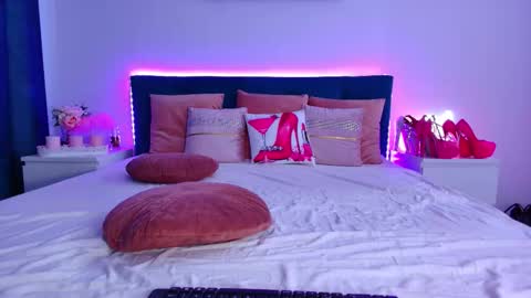 Snapshot of moniquebliss chatting on September 18, 4:11 am moniquebliss online show from September 18, 4:11 am