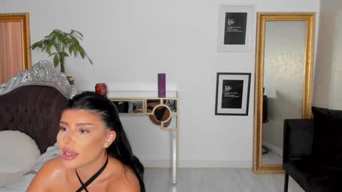 Snapshot of moniqueeass chatting on September 24, 12:04 pm Alessia online show from September 24, 12:04 pm