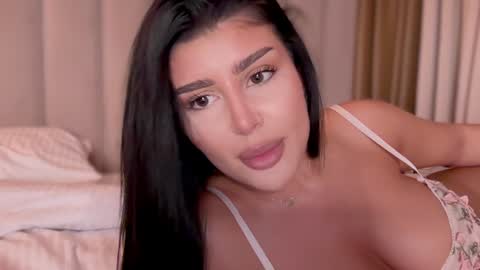 Snapshot of moniqueeass chatting on October 6, 2:01 pm Alessia online show from October 6, 2:01 pm