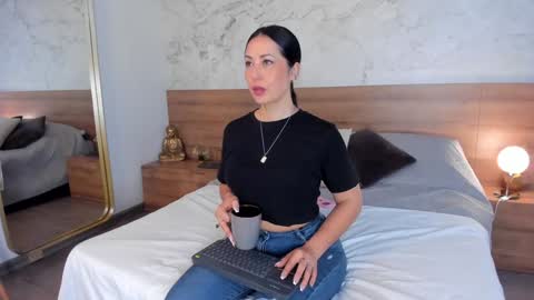 Monique  online show from December 7, 3:52 pm