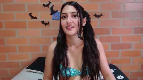 Snapshot of montserrat_jay chatting on October 25, 2:25 pm Luisa online show from October 25, 2:25 pm