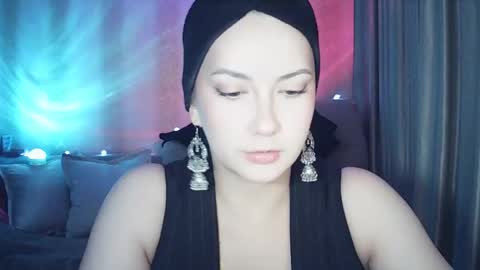 moodiemira online show from March 26, 5:15 pm