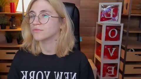 Katrin online show from March 6, 8:59 pm