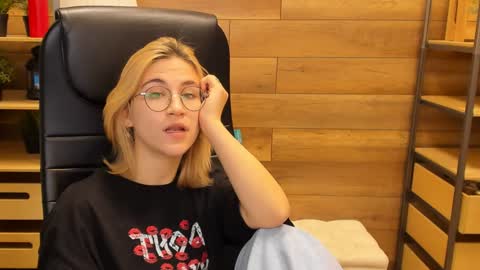 Katrin online show from January 22, 9:55 pm