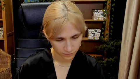 Katrin online show from December 14, 9:02 pm
