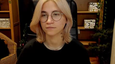 Katrin online show from December 12, 3:37 pm