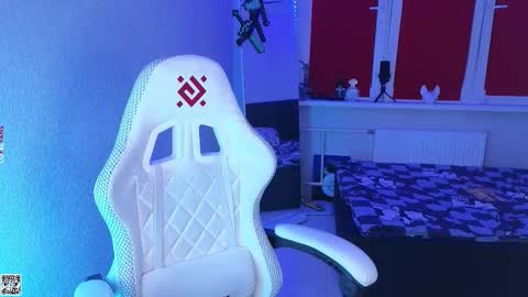 Lola online show from October 10, 4:45 pm