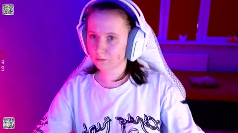 Lola online show from February 4, 4:10 pm