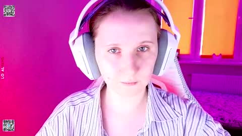 Lola online show from April 29, 1:36 pm