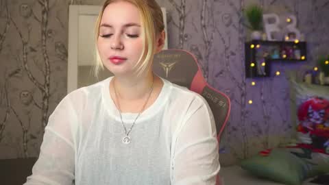 Emilia online show from March 3, 9:15 am