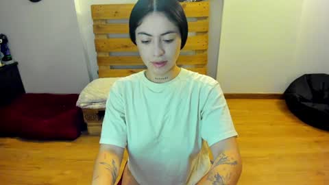 Snapshot of moon_wills chatting on December 3, 12:00 am MOON online show from December 3, 12:00 am