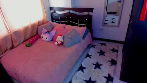 Snapshot of moon_wills chatting on December 12, 6:31 pm MOON online show from December 12, 6:31 pm