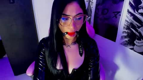 Snapshot of moon_wills chatting on January 4, 4:01 am MOON online show from January 4, 4:01 am