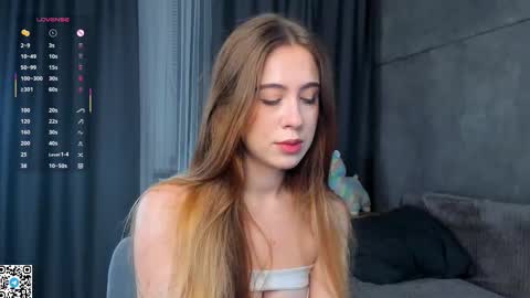 Snapshot of mooncutie_girl chatting on September 17, 2:26 pm Sophia online show from September 17, 2:26 pm
