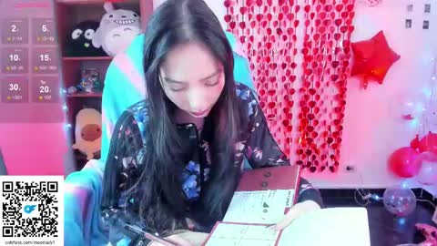 Snapshot of moonlady_ chatting on February 24, 2:27 am MOON online show from February 24, 2:27 am